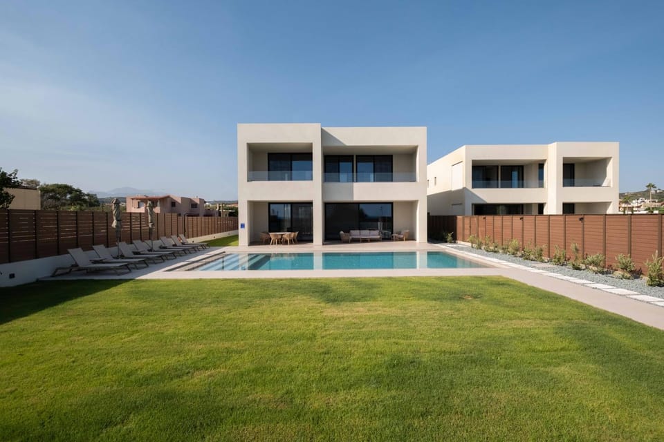 Property building, Day, Garden, Garden, Swimming pool