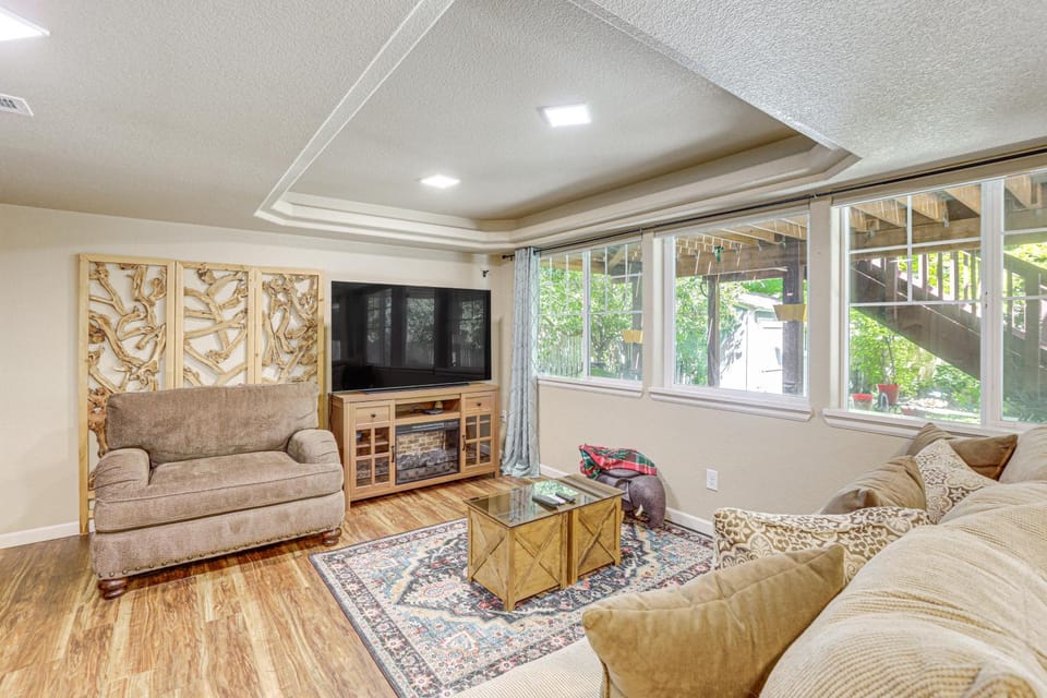 6 Mi to Aurora Reservoir: Apt w/ Patio! Apartment in Aurora
