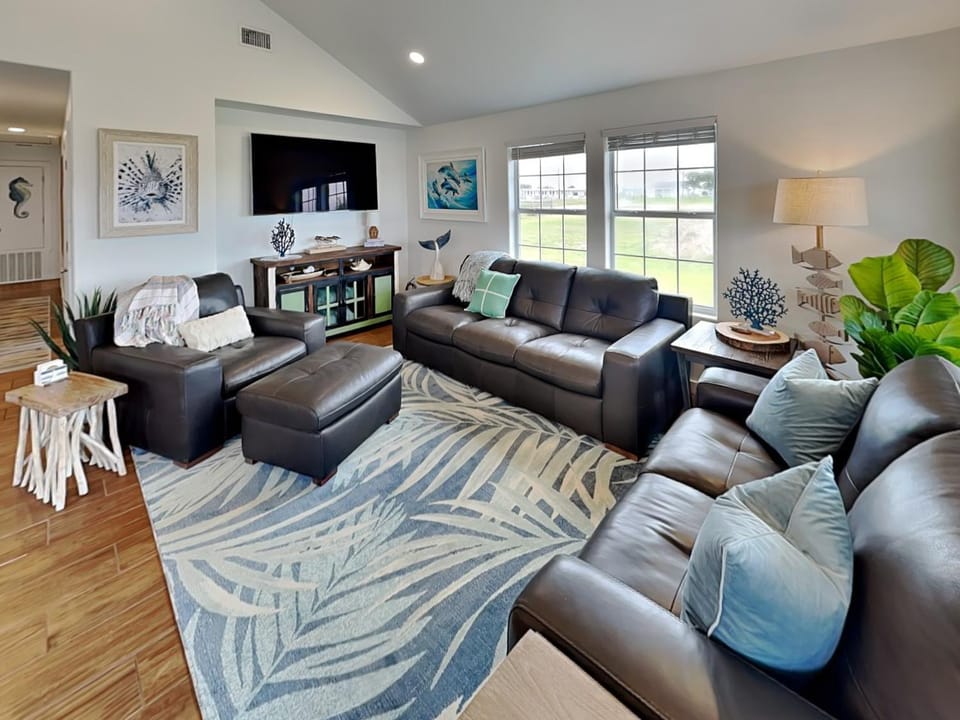 TV and multimedia, Living room, Seating area, furniture