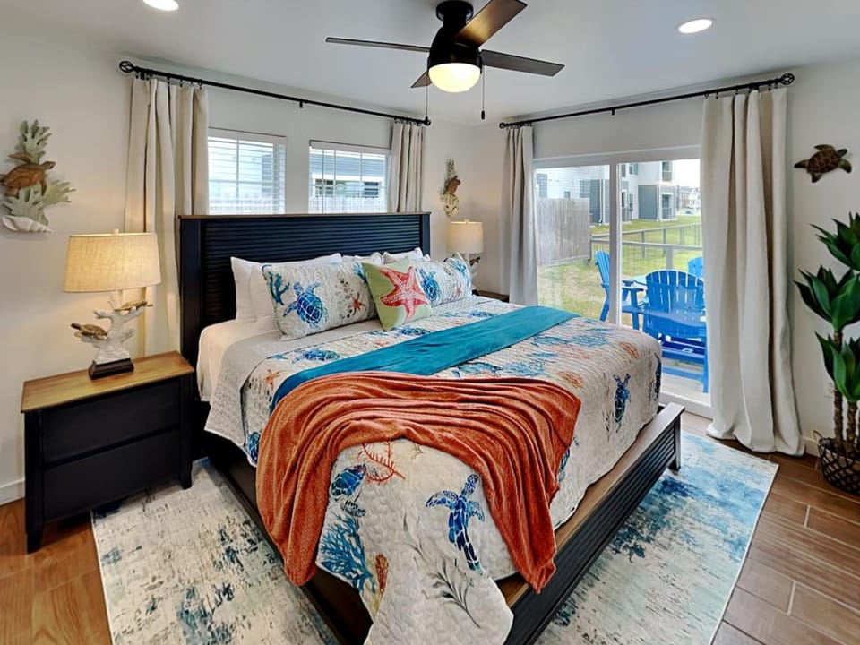 Bed, Balcony/Terrace, Seating area, Bedroom, furniture