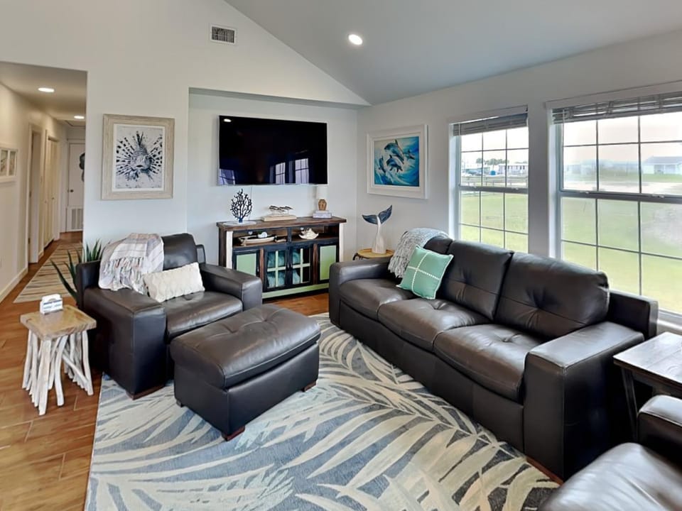 TV and multimedia, Living room, Seating area, furniture