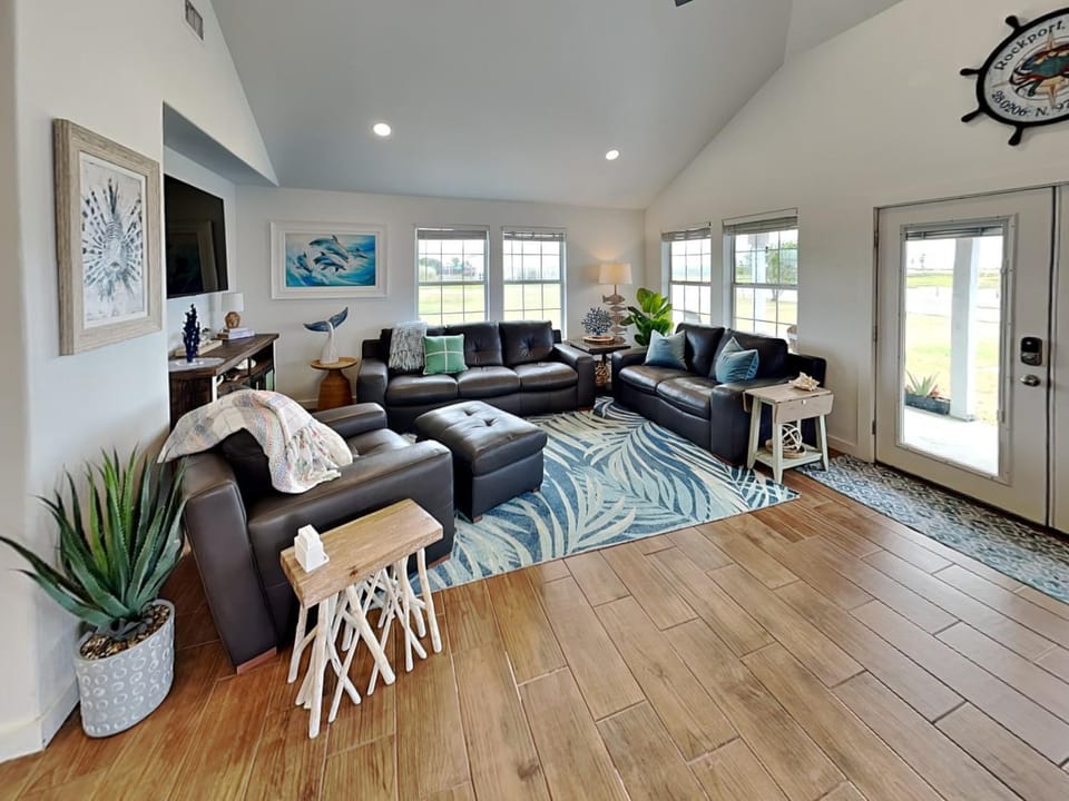 TV and multimedia, Living room, Seating area, furniture