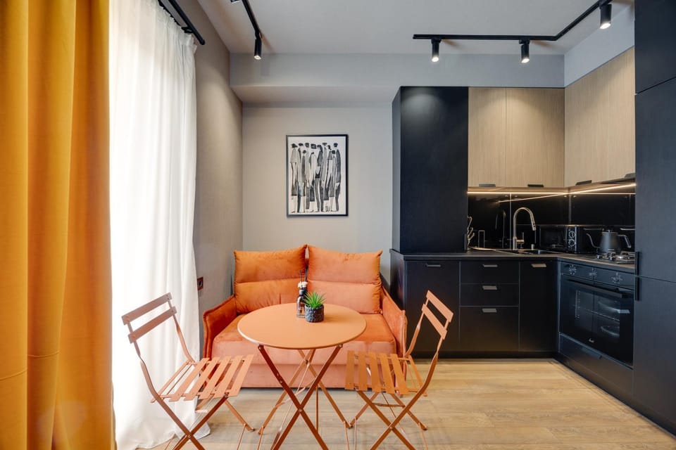 Kitchen or kitchenette, Seating area, Dining area, stove