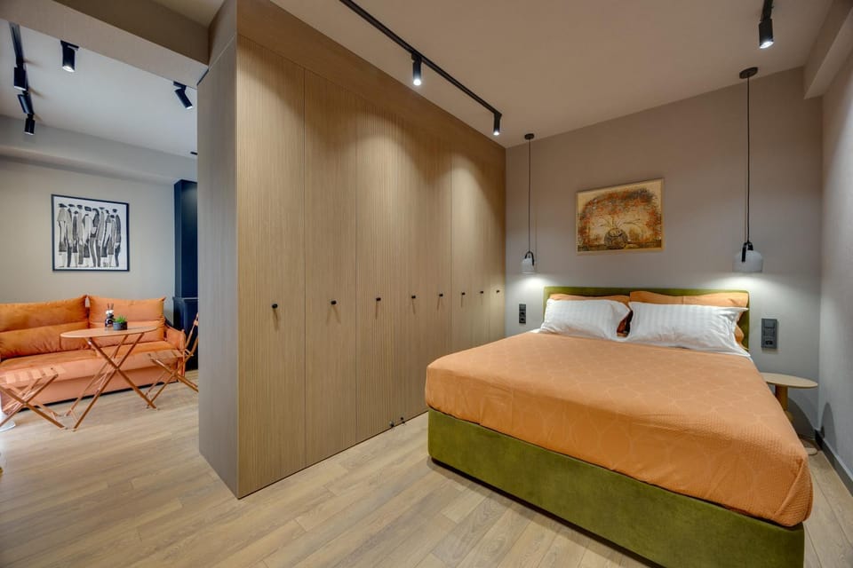TV and multimedia, Photo of the whole room, Bedroom, wardrobe, air conditioner