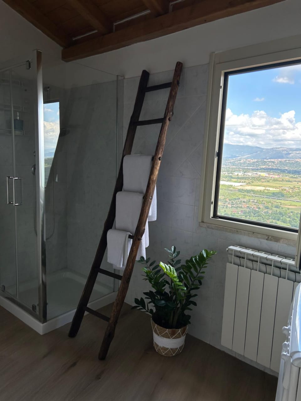 Natural landscape, Bathroom, towels