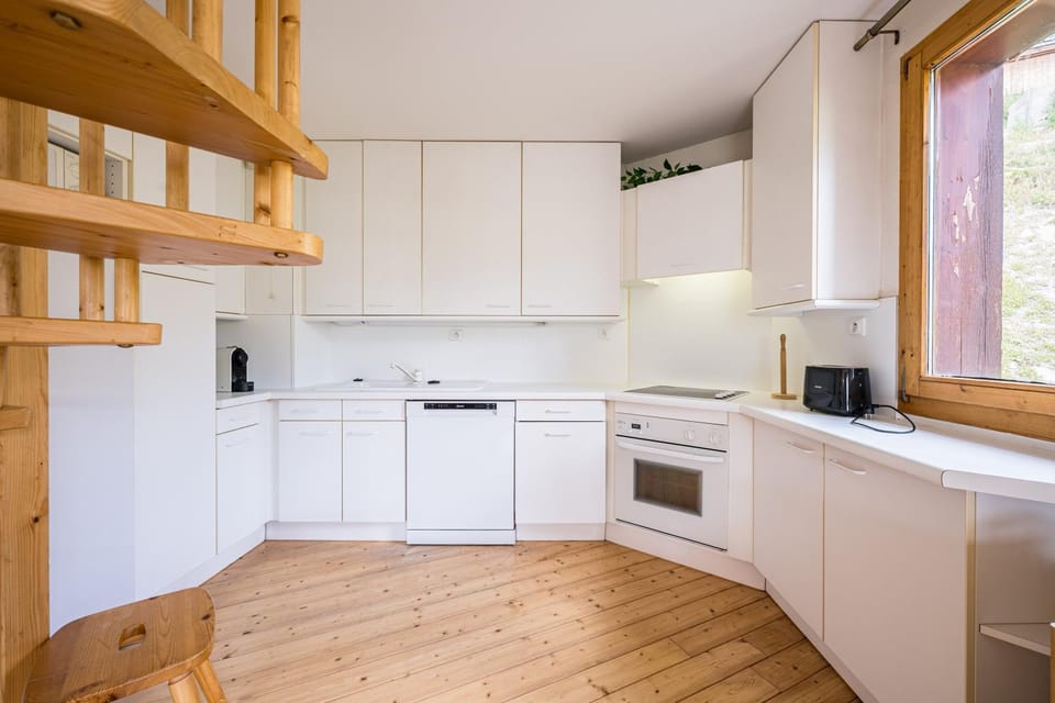 Property building, Kitchen or kitchenette, Living room