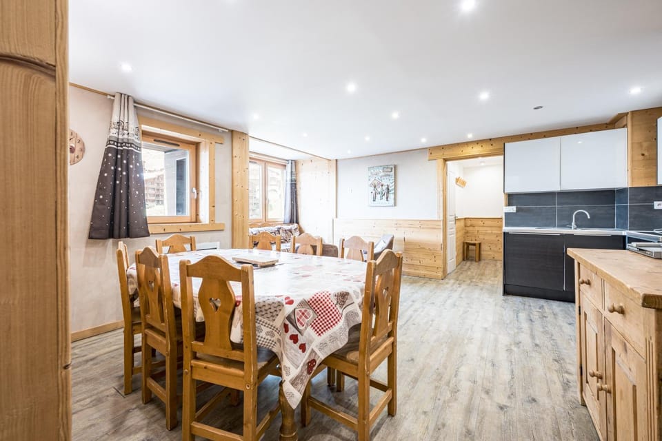 Property building, Kitchen or kitchenette, Living room