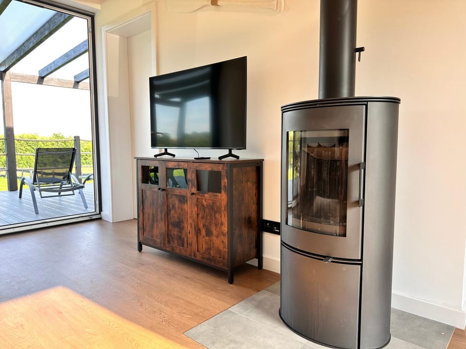 Communal lounge/ TV room, TV and multimedia, Evening entertainment
