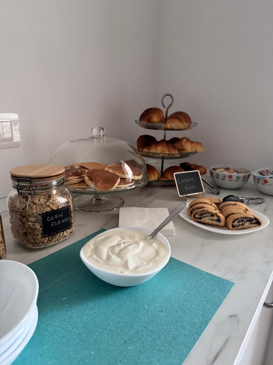 Food and drinks, Buffet breakfast