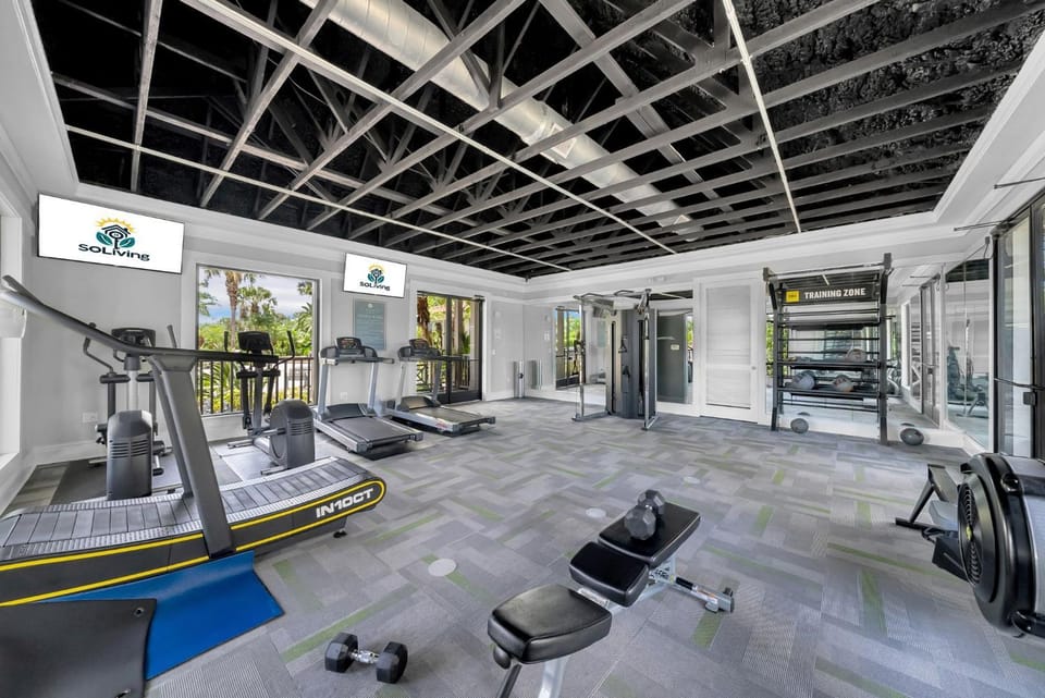 Vibrant 2BR2BA w King Bed Pool, Gym #11 Apartment in Town N Country