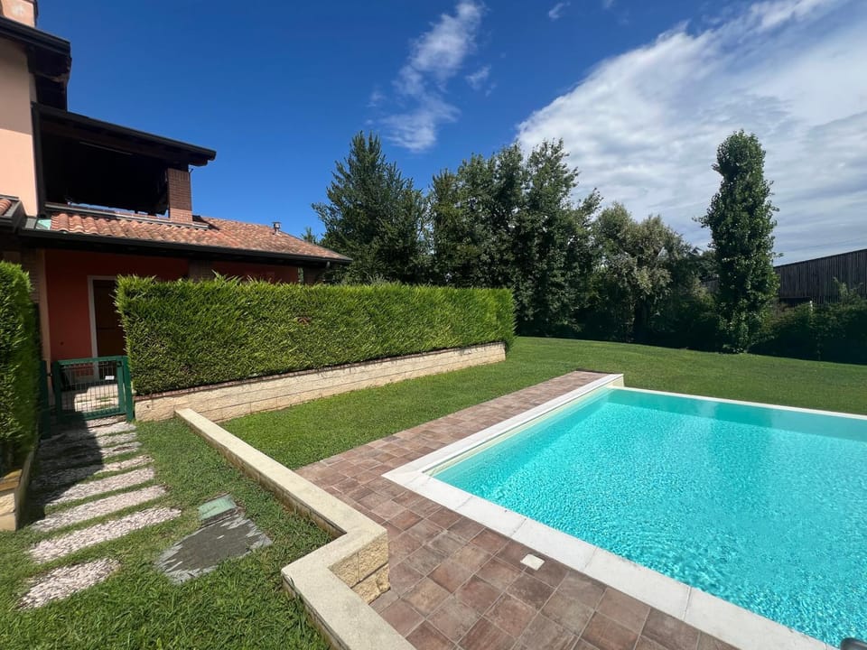 Property building, Spring, Day, Garden, Garden view, Pool view, Swimming pool, sunbed