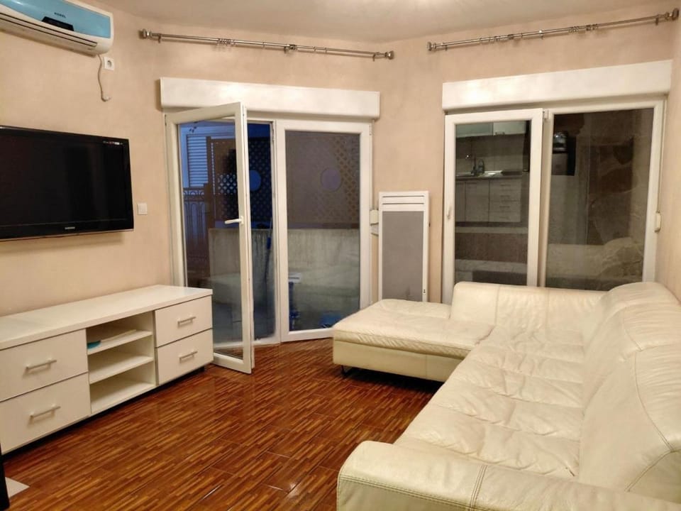 Shady Escape - Terrace Apartment Apartment in Budva Municipality