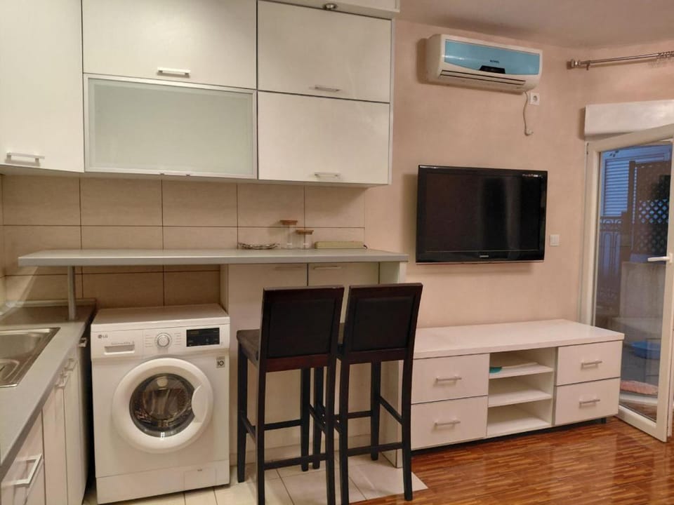 Shady Escape - Terrace Apartment Apartment in Budva Municipality
