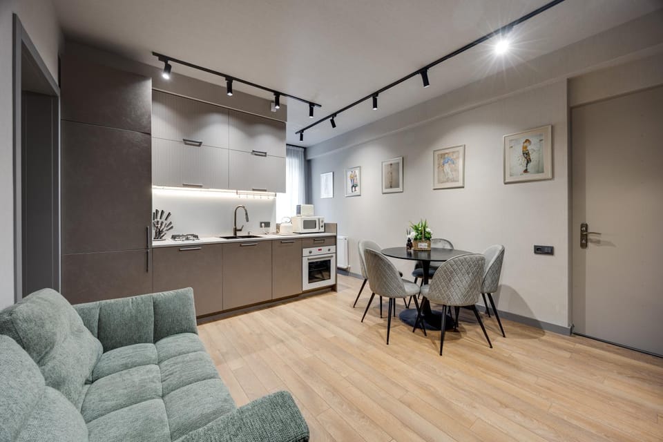 Kitchen or kitchenette, Living room, Seating area, Dining area