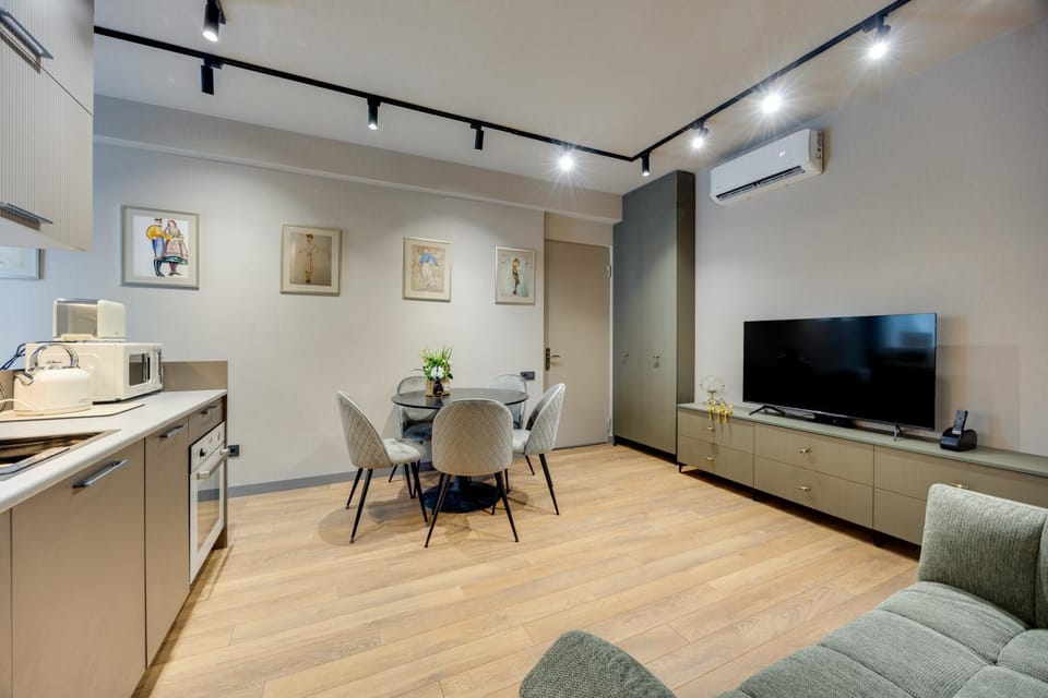 Kitchen or kitchenette, Living room, Seating area, Dining area, air conditioner
