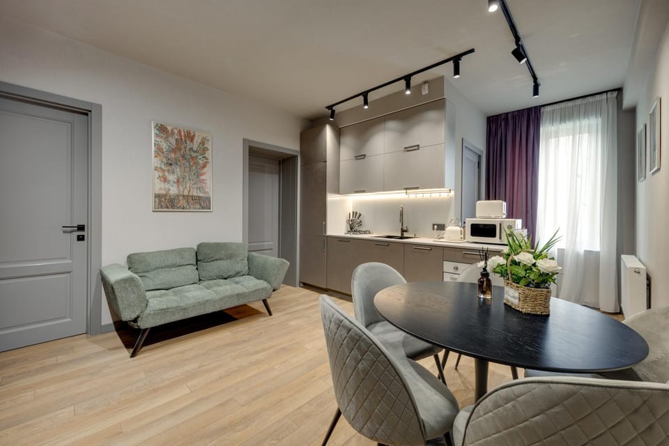 Kitchen or kitchenette, Living room, Seating area, Dining area