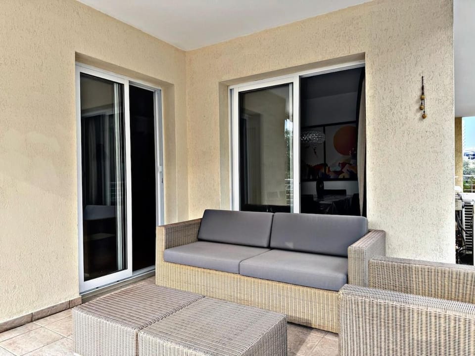 Patio, Day, Balcony/Terrace, Seating area
