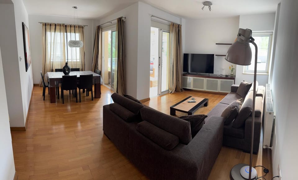 TV and multimedia, Living room, Dining area