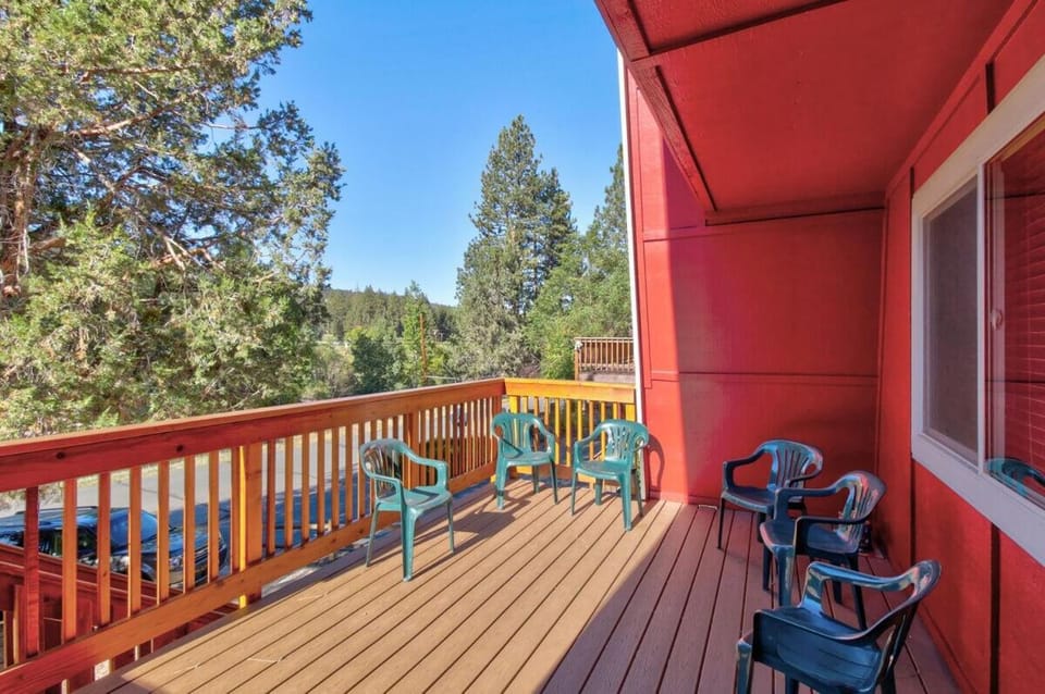 1.5 Miles to Bear Mtn: Red Cabin w/ Mountain View Deck & Wood Fireplace Cabin in Big Bear