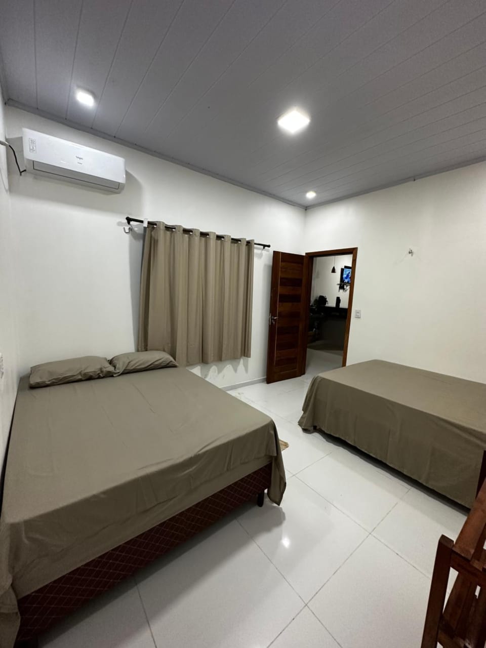 Bed, Photo of the whole room, Bedroom, air conditioner