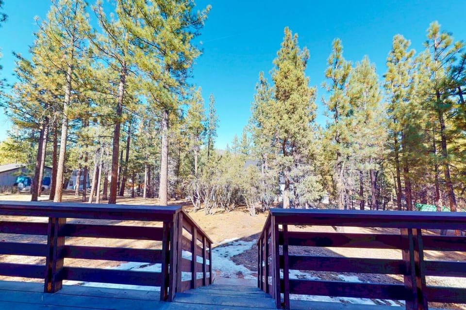 Pinewood Haus ~ Beautiful & Convenient 1960s Cabin w/ Wood Stove, near Skiing & Lake Attractions Cabin in Big Bear