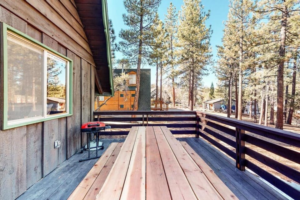 Pinewood Haus ~ Beautiful & Convenient 1960s Cabin w/ Wood Stove, near Skiing & Lake Attractions Cabin in Big Bear