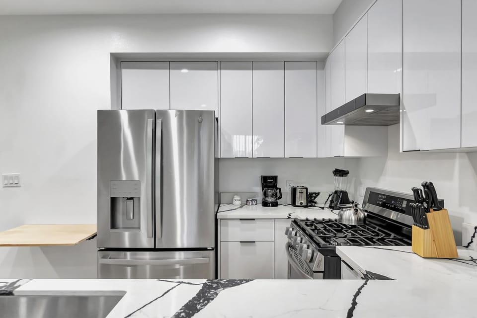546 Havard Apartment in Hollywood