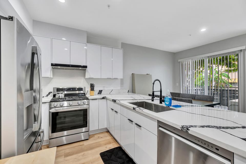546 Havard Apartment in Hollywood
