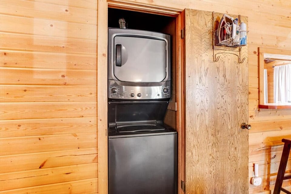 Vista Sugarloaf ~ Dog-friendly Mountain getaway near town & skiing w/ gas grill & spacious deck House in Southern California