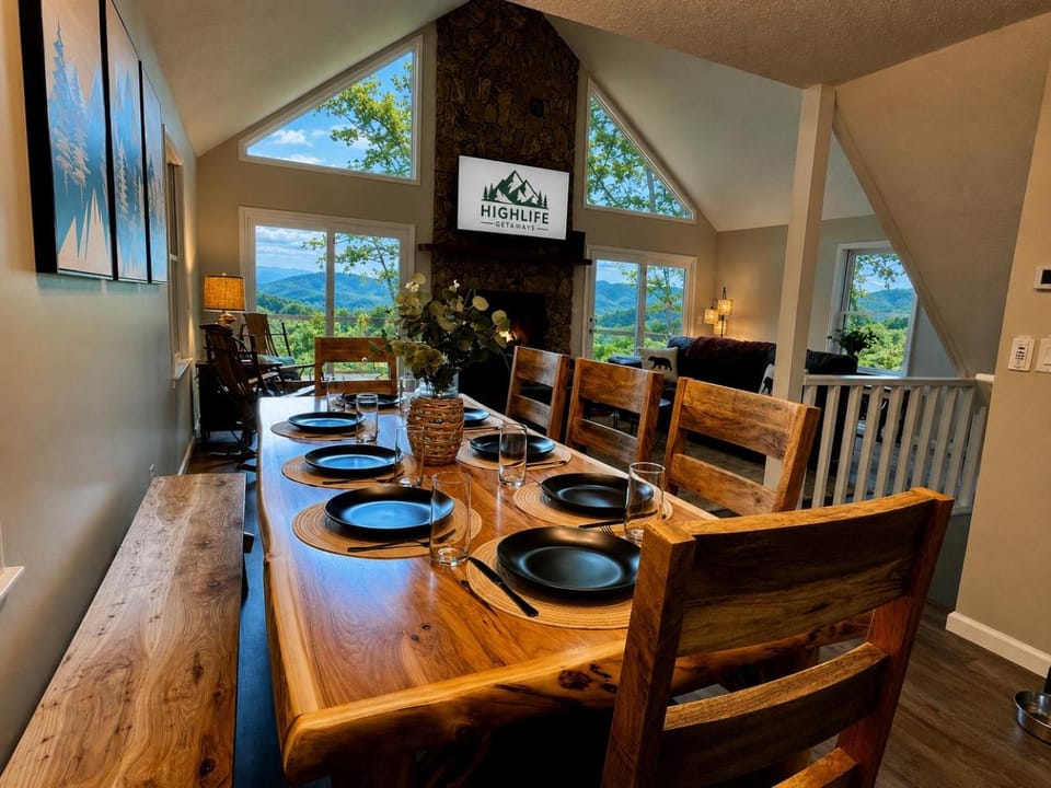 Dining area, Mountain view