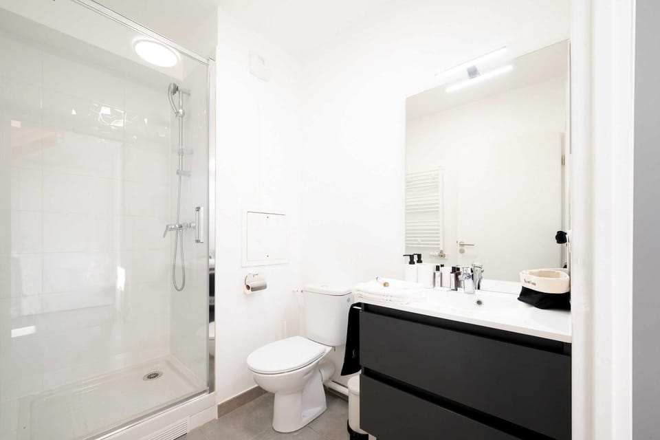 Shower, Toilet, Bathroom