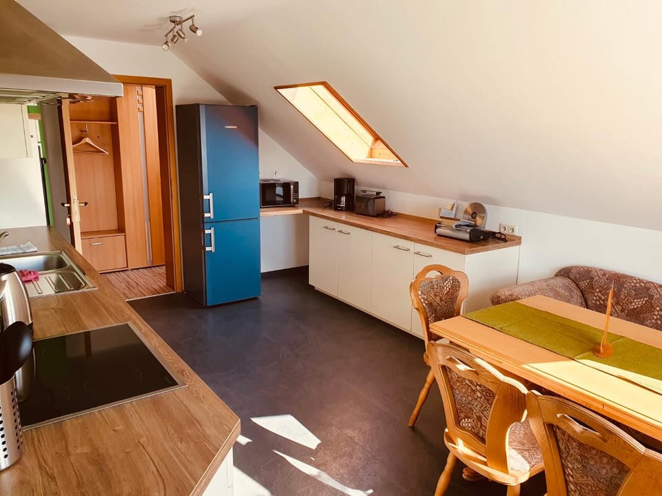 Kitchen or kitchenette, Seating area