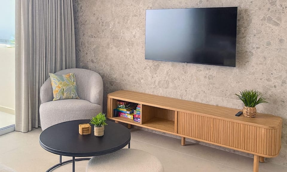 TV and multimedia, Seating area, Evening entertainment