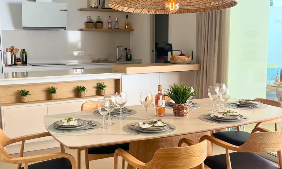 Kitchen or kitchenette, Photo of the whole room, Dining area