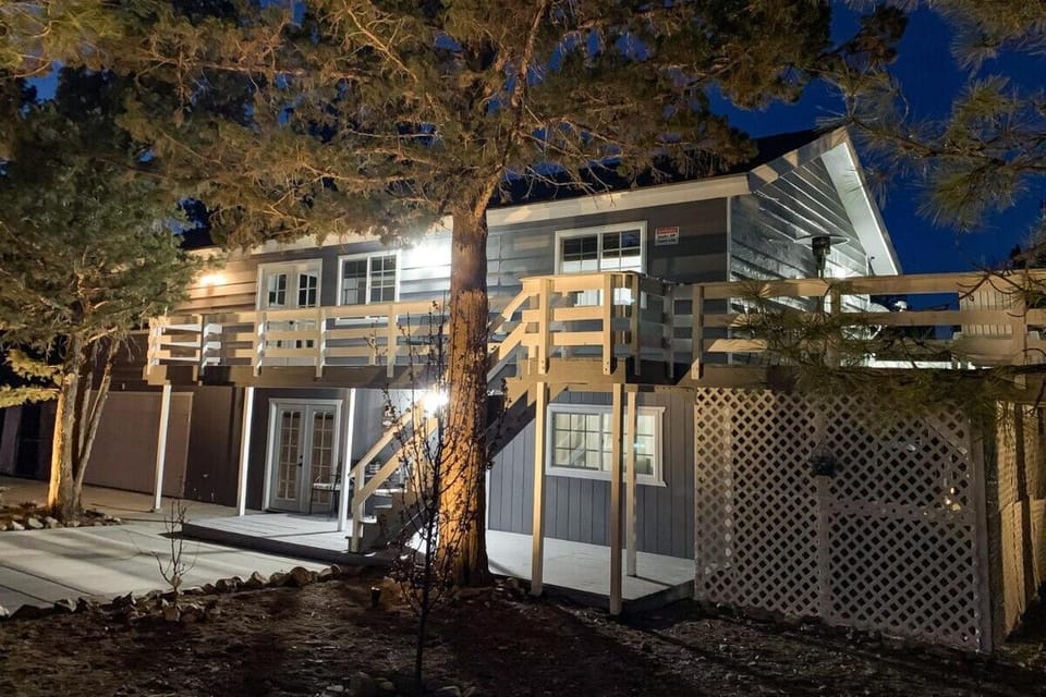 Brewer Escape ~ Modern, newly renovated escape with mountain views - five minutes to town House in Southern California