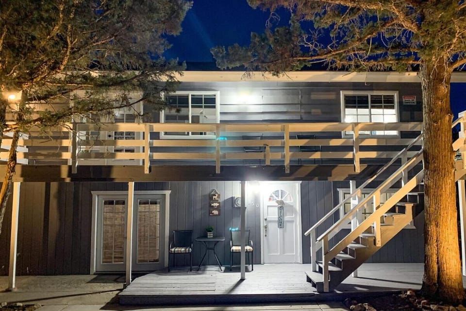 Brewer Escape ~ Modern, newly renovated escape with mountain views - five minutes to town House in Southern California