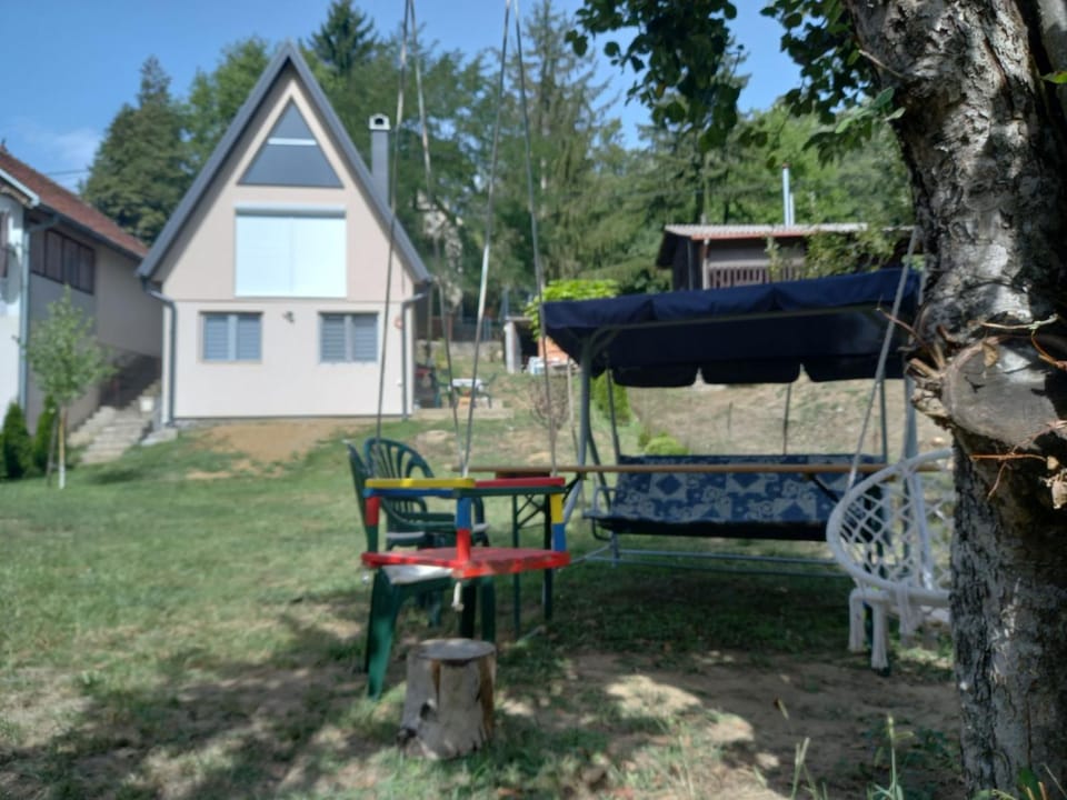 Property building, Spring, Day, Garden, Garden view
