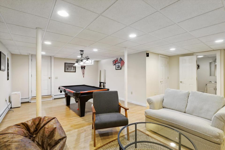 Northern Lights: 3 br, fireplace, free ski shuttle, a/c, walkable Village location! House in Stowe