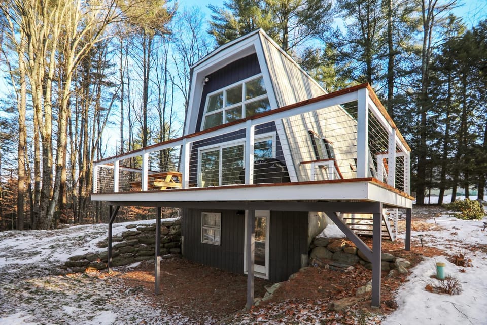 Sylvan Park: 3 br A-frame w/ deck near Village House in Stowe