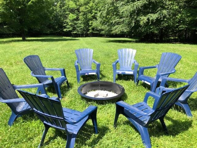 Two Chimneys: 5 br, a/c, fireplace, deck & hot tub, firepit, garage! House in Stowe