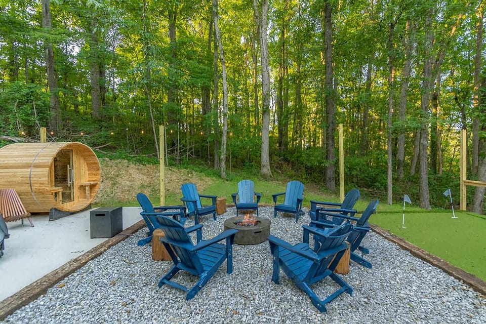 Ash-Villa Thrilla-Sauna-Theater-Putt Putt-Hot Tub House in Asheville