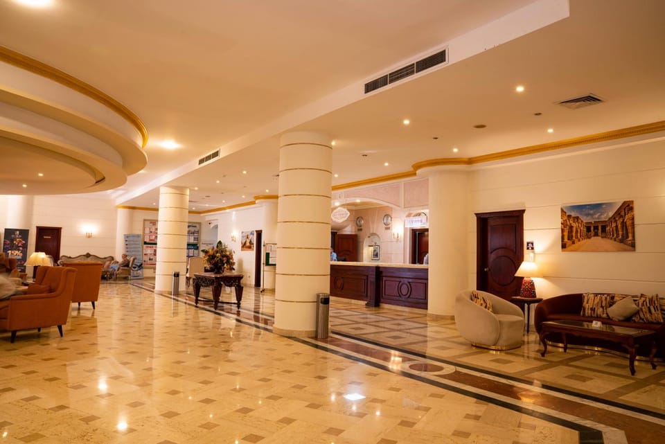 Property building, Lounge or bar, Seating area