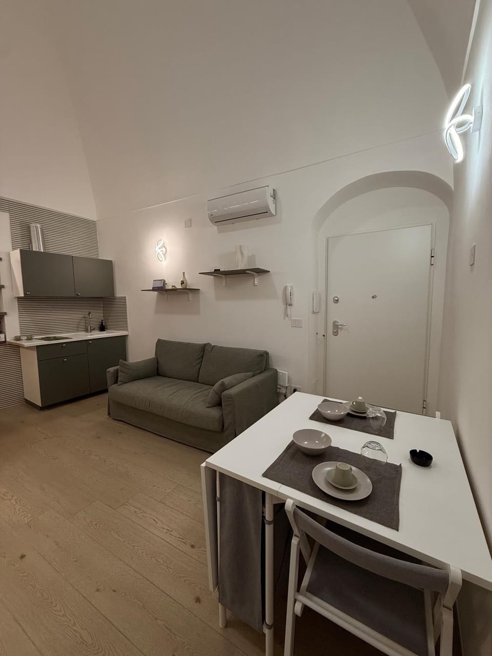 Living room, internet