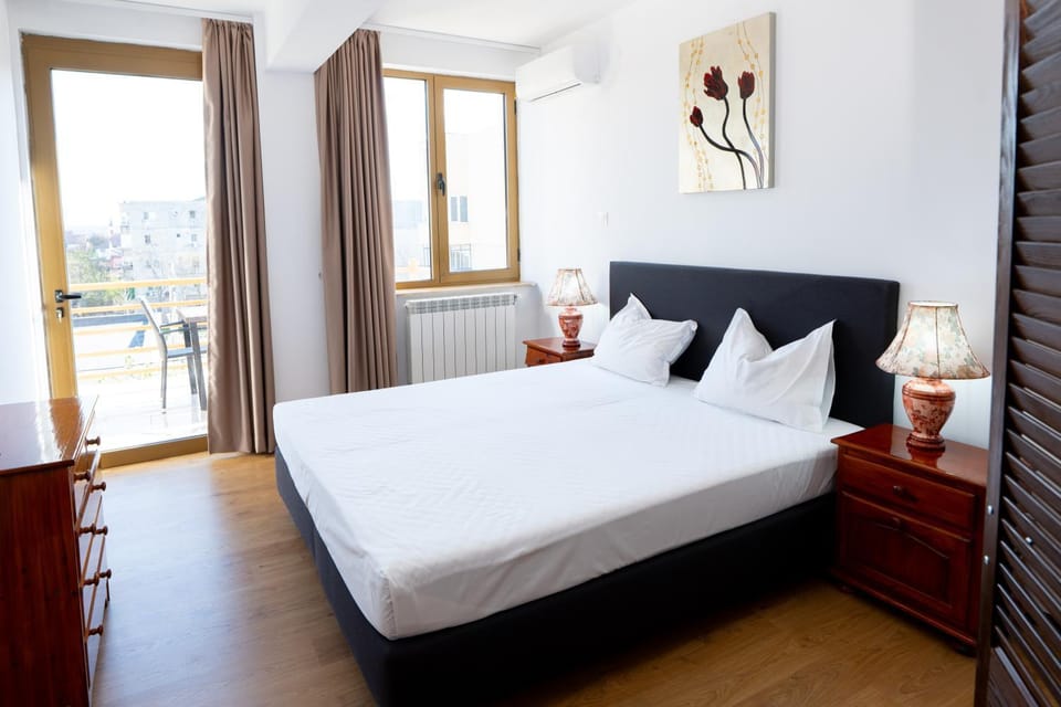 Bed, Balcony/Terrace, Bedroom