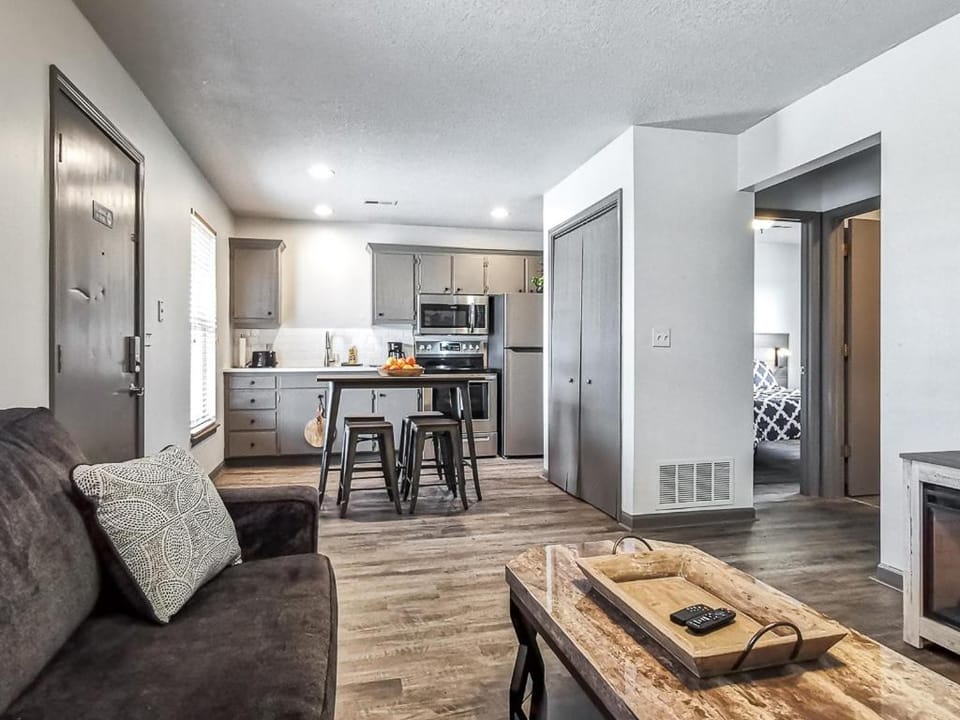 Kitchen or kitchenette, Living room, Seating area, Dining area, oven, pet friendly