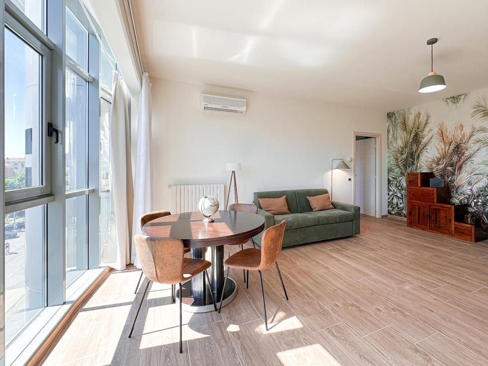 Living room, Dining area, internet, air conditioner