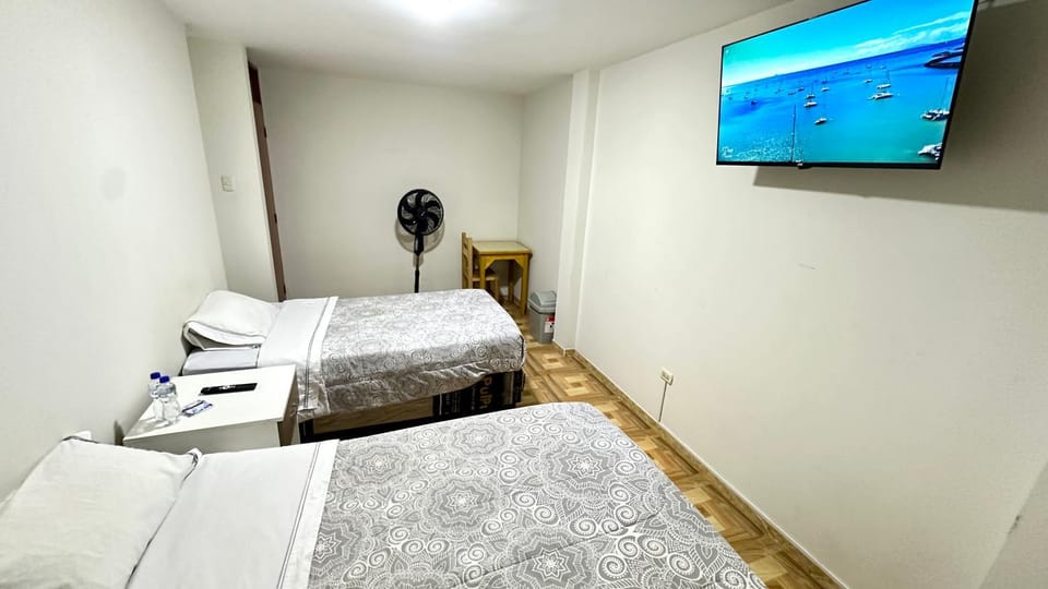 Bed, TV and multimedia, Photo of the whole room, Bedroom, internet, internet, internet