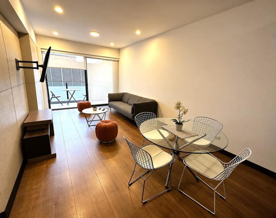 TV and multimedia, Balcony/Terrace, Living room, Photo of the whole room, Dining area, Garden view, internet