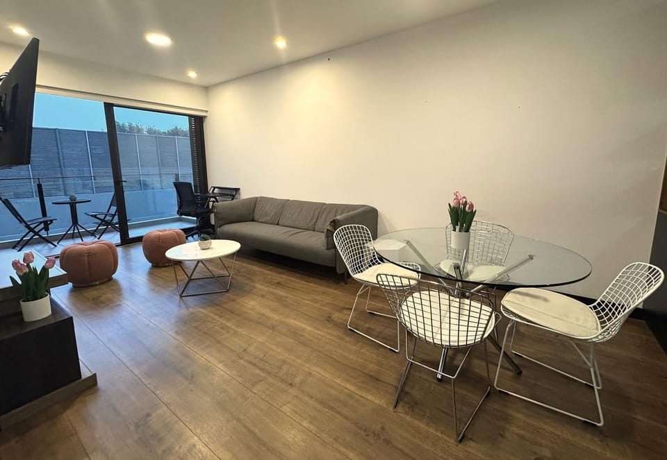 TV and multimedia, Balcony/Terrace, Living room, Photo of the whole room, Dining area, Garden view, internet
