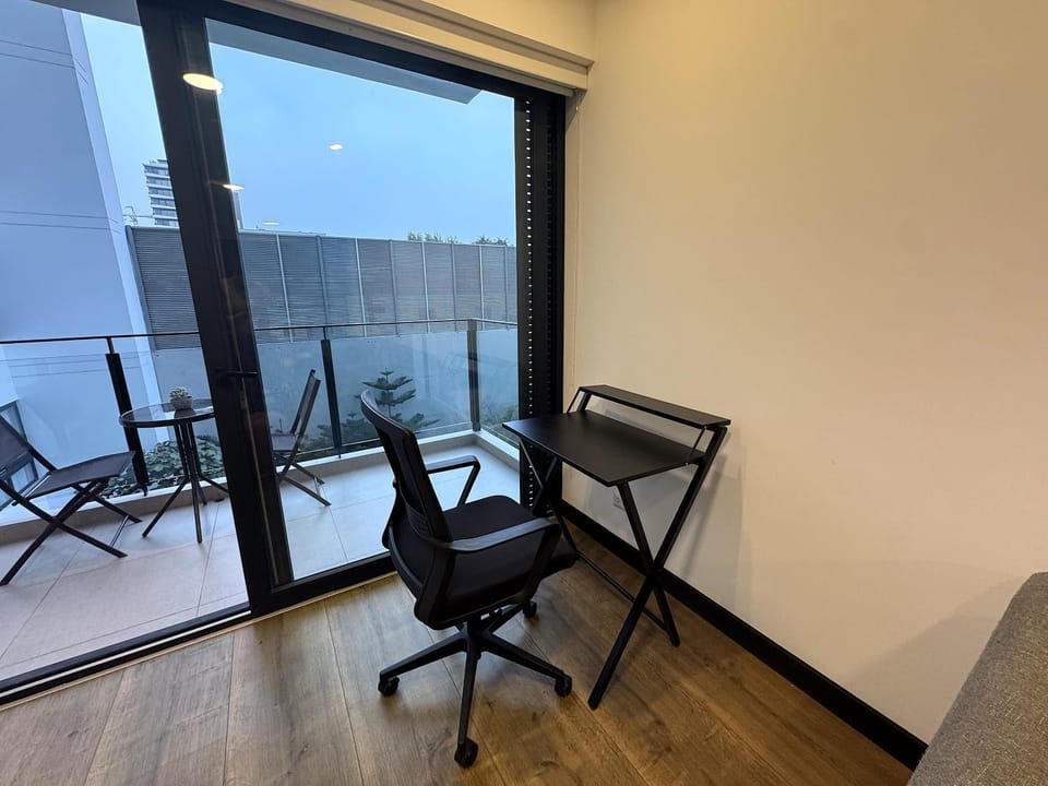Seating area, internet